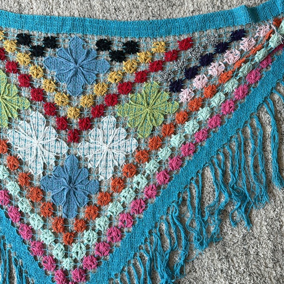 Crochet triangle scarf - Picture 4 of 4